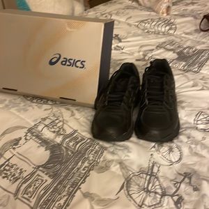 Black, Oasis kids sneakers size 5.5 never Worn